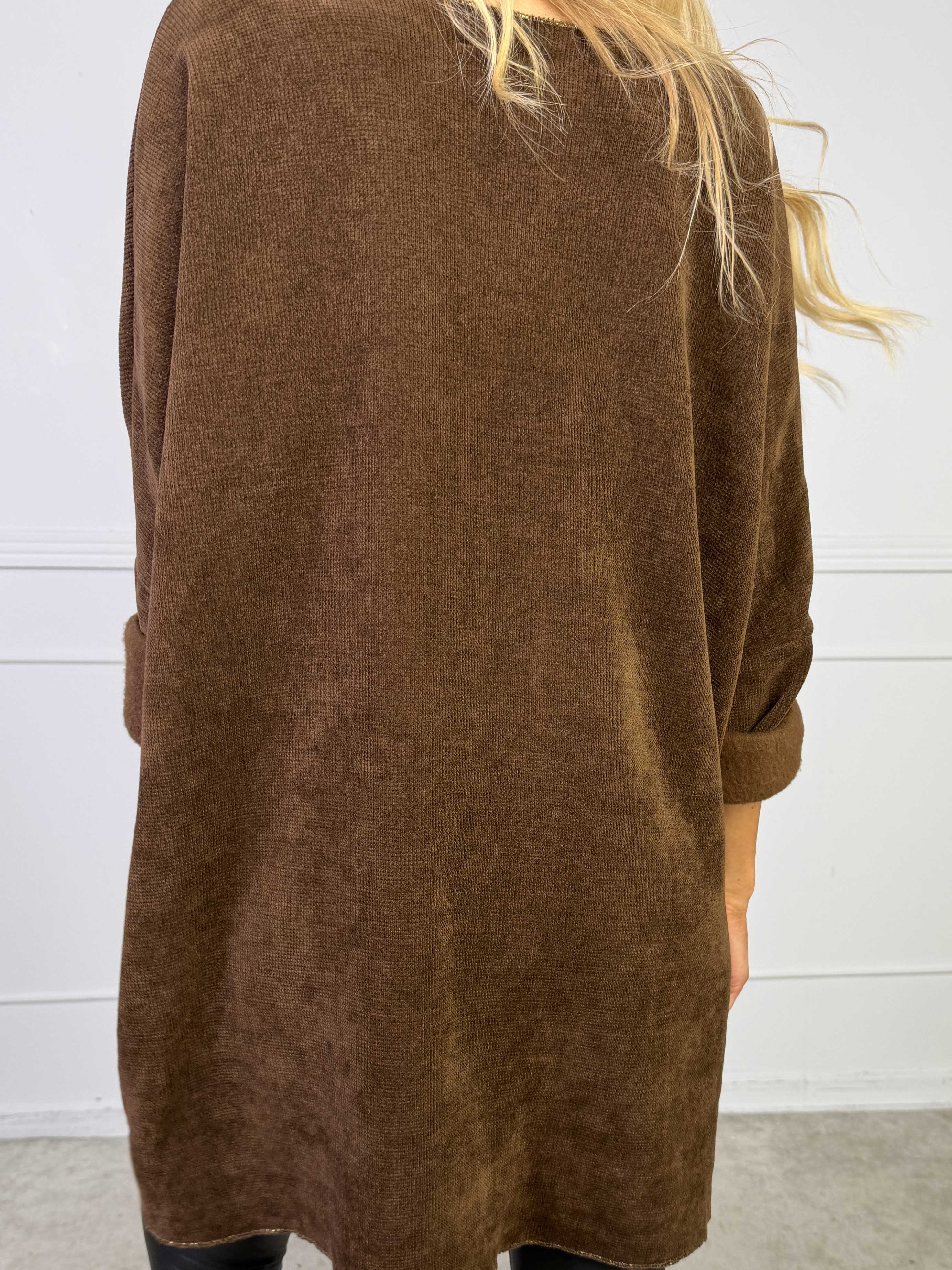 Rocka - Kort kjole i blød strik med motiv